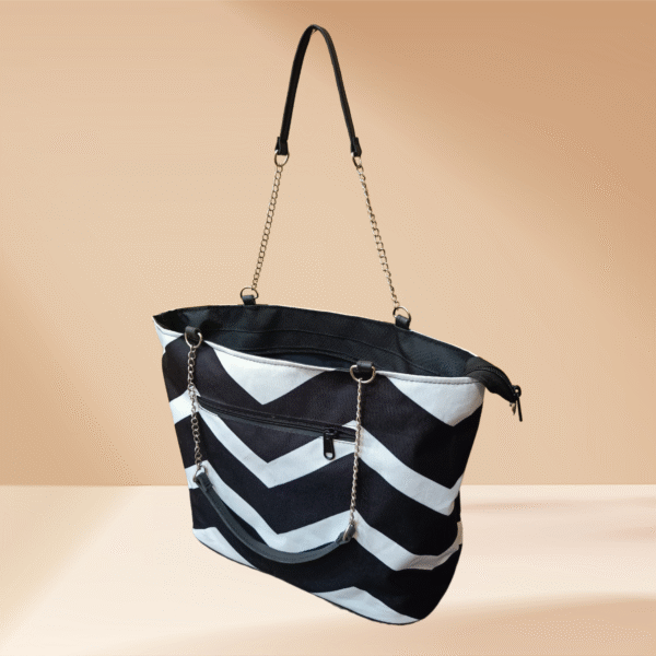 Black and White Zig Zag Woman Tote Bag - Image 3