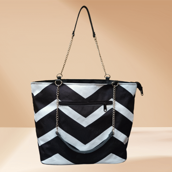 Black and White Zig Zag Woman Tote Bag